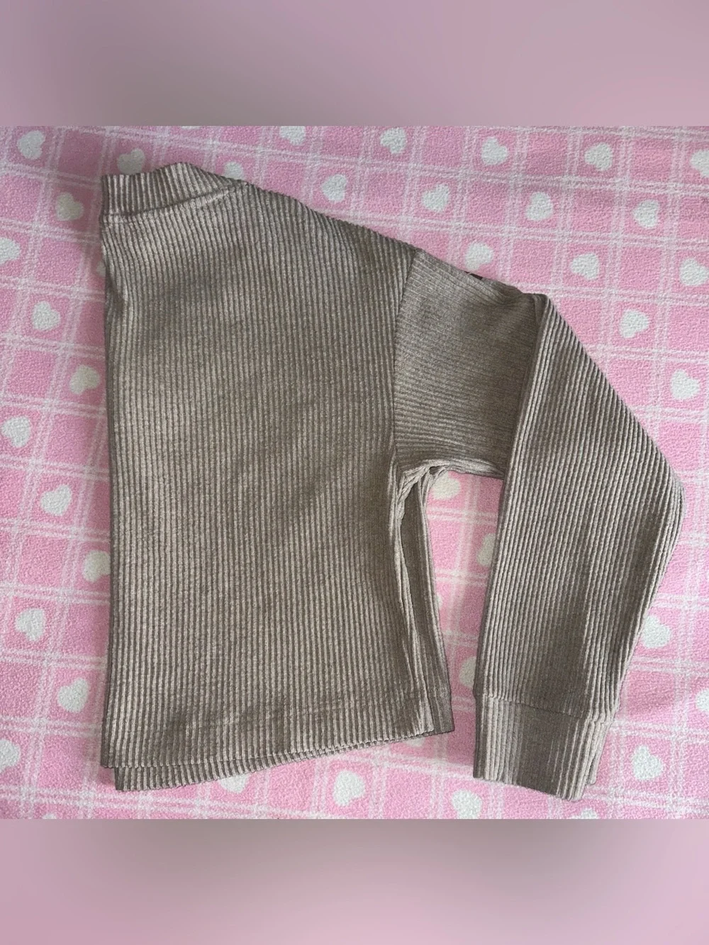 ALO Yoga Cropped Ribbed V-Neck Sweater in Taupe